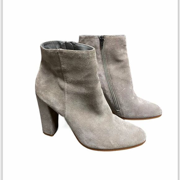 Steve Madden Glorius Taupe Suede Leather Ankle Bootie - Picture 1 of 10